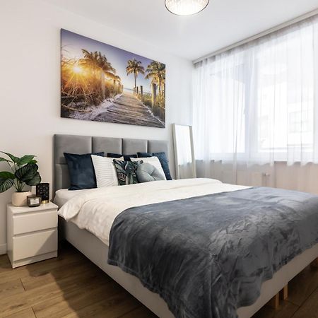Apartament Near Sky Tower Free Parking For 2 Cars วรอตซวาฟ ภายนอก รูปภาพ